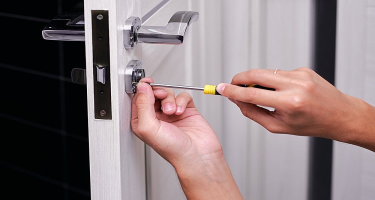 How to determine reliability of cheap locksmith in your area?