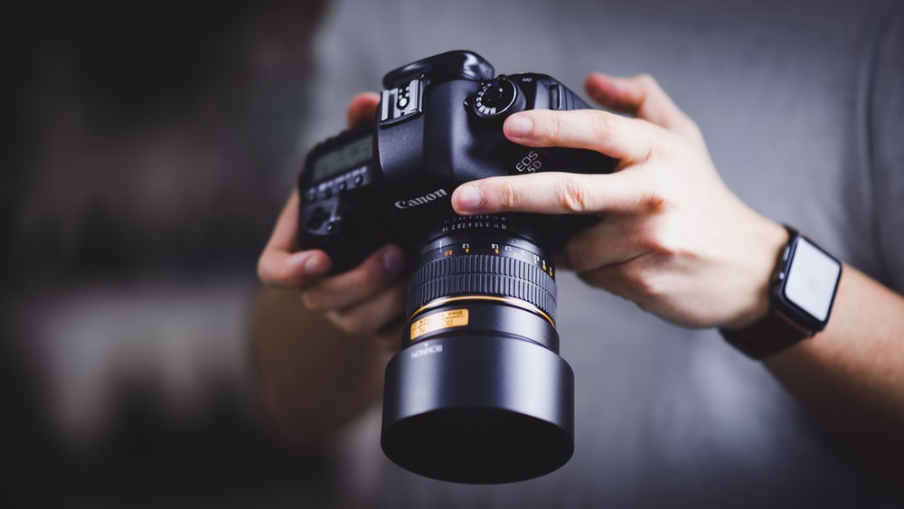 What are the Important Elements When Writing a Photography Contract?