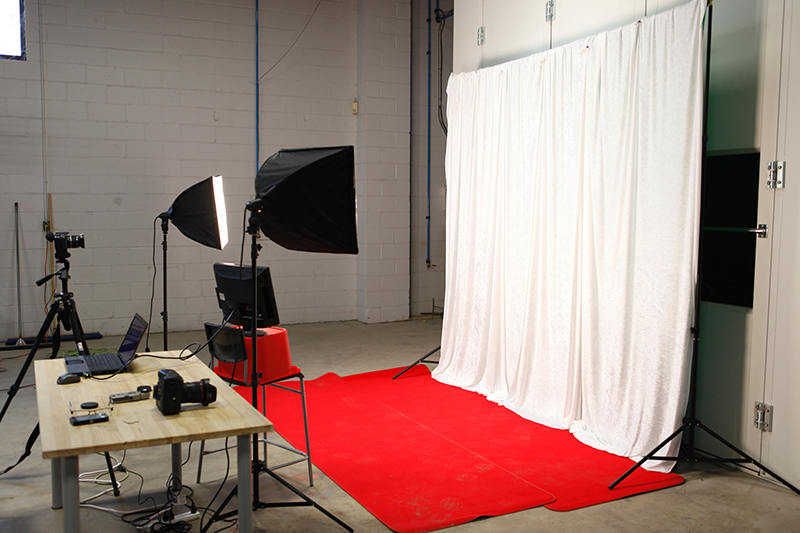 Why to Use Custom Red Carpet Backdrops in Your Parties?