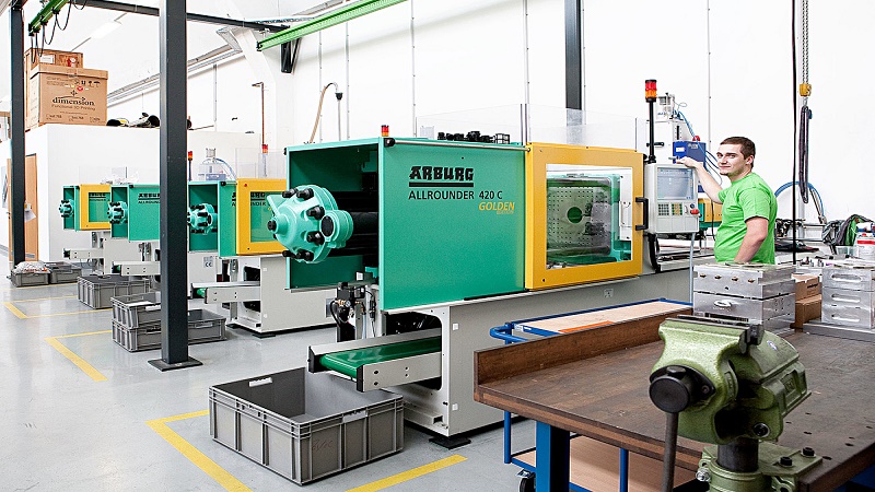The Pros and Cons of Various Injection Molding Machine Types